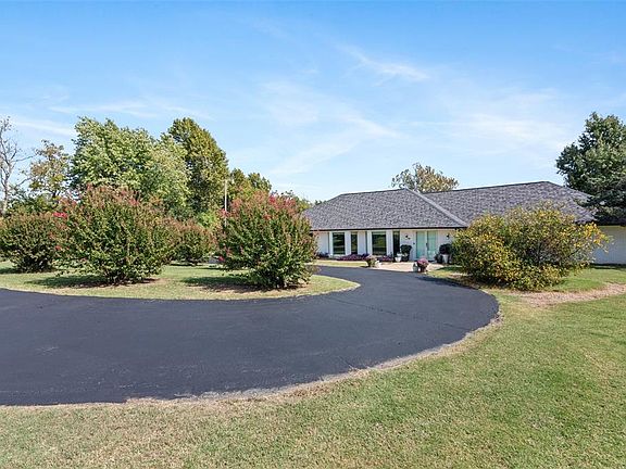 3rd image of 2891 Twin Acres Dr