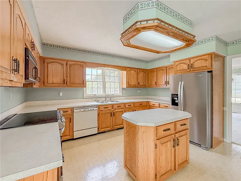 255 Starritt Ln — Photo 11