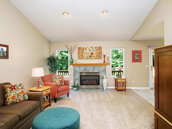 4th image of 4913 Pinedell Ave NE