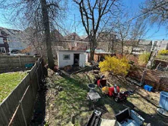 3rd image of 105 Lexington St