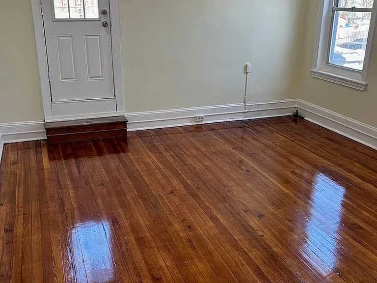 4742 Richmond St #2 — Photo 3