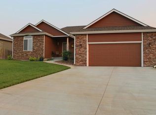 1724 Eaglecrest Rd, Salina, KS 67401