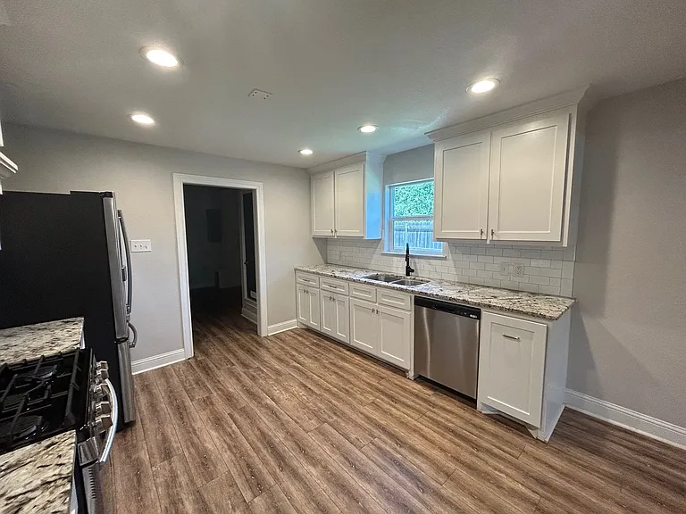 216 N Harrison St — Photo 2
