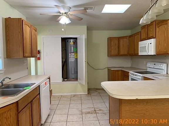 4th image of 406 Hoover Cir