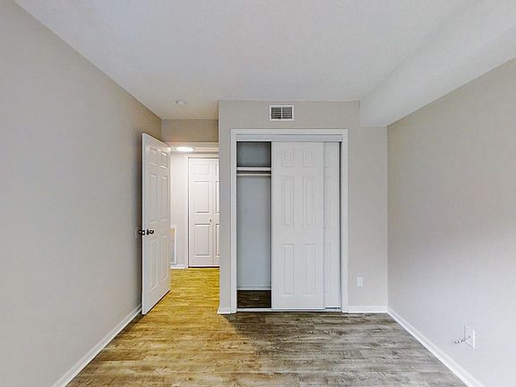 4th image of 900 E Grand Ave APT 305