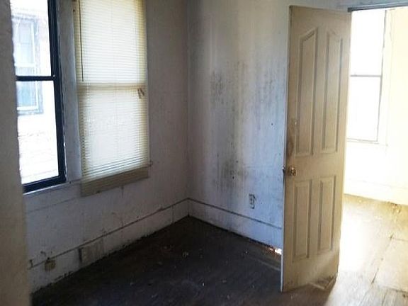 5th image of 1297 Empire Ave