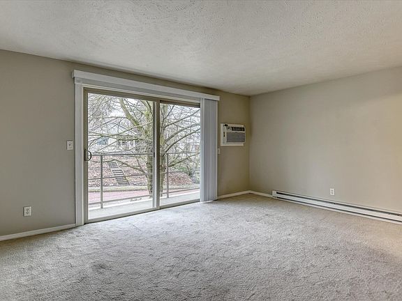 5th image of 1418 W 6th Ave APT 104