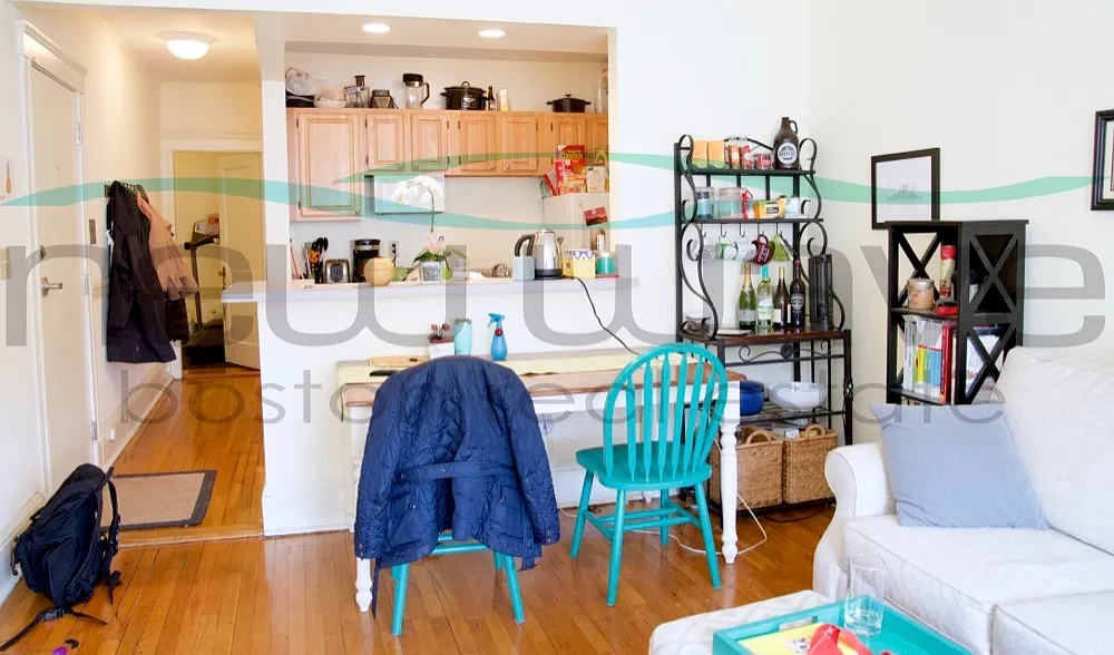 2 bed, 999 sqft, $3,800 — Photo 3