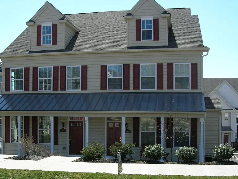 860 Main St — Photo 1