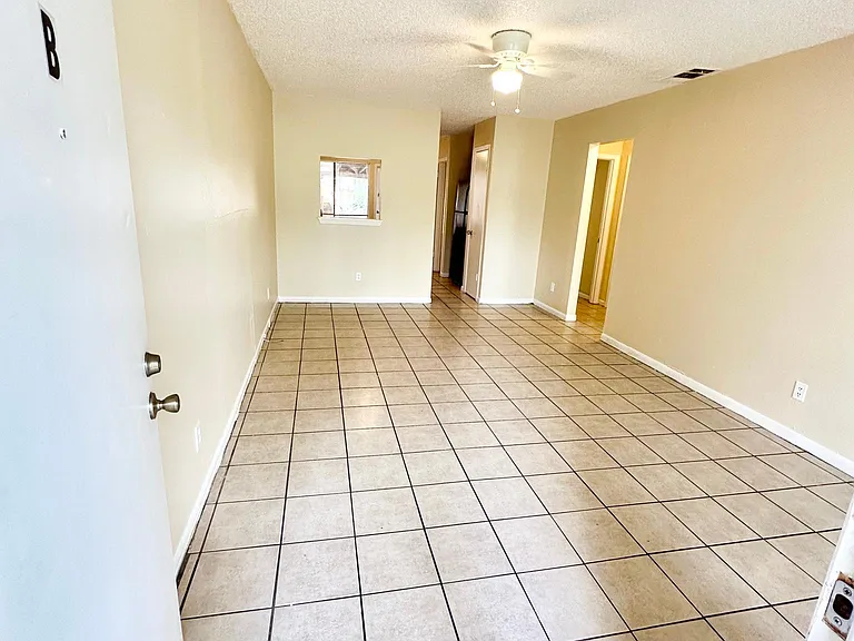 207 W William Cannon Dr #B — Photo 3