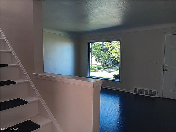 5th image of 18208 Edinboro Ave