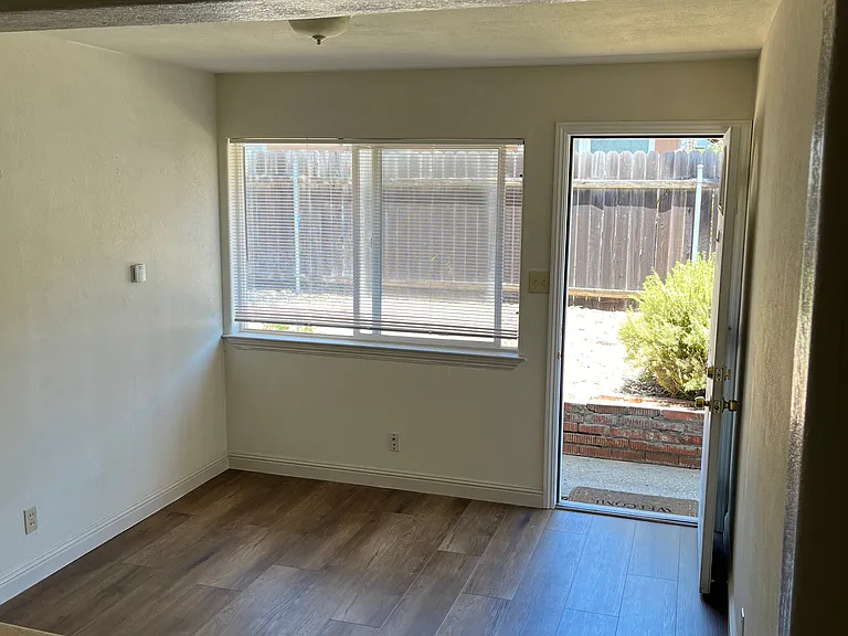 114 Castaic Ave #B — Photo 7