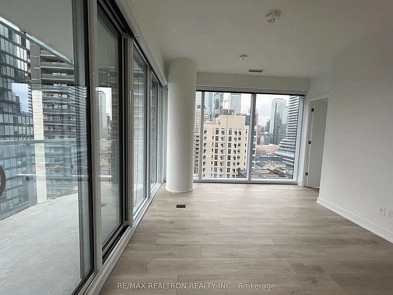 3 Gloucester St #1007 — Photo 10