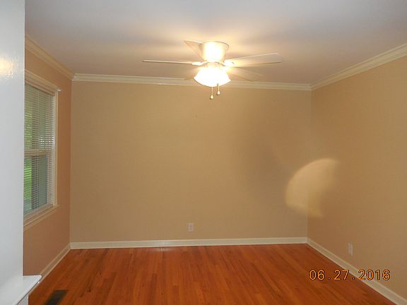 3rd image of 405 W Coy Cir