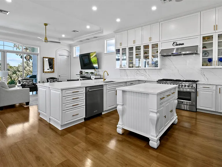 166 SE Bella Strano Port St — Photo 10