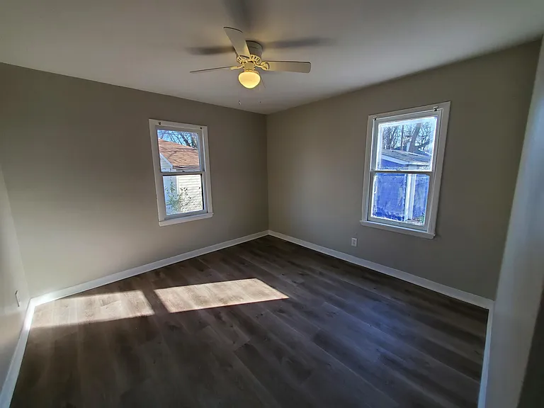 BEDROOM 1

10.5 FT X 10FT