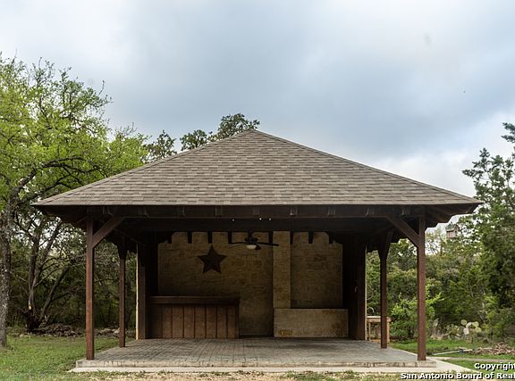 3rd image of 590 County Road 385