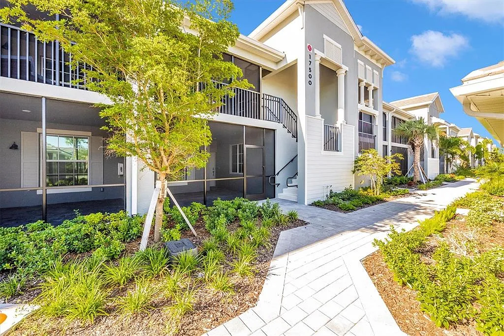 2 bed, 2.0 bath, 1333 sqft, $3,000 — Photo 1