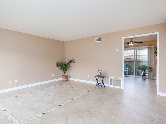 5th image of 139 4th Ave Unit 3