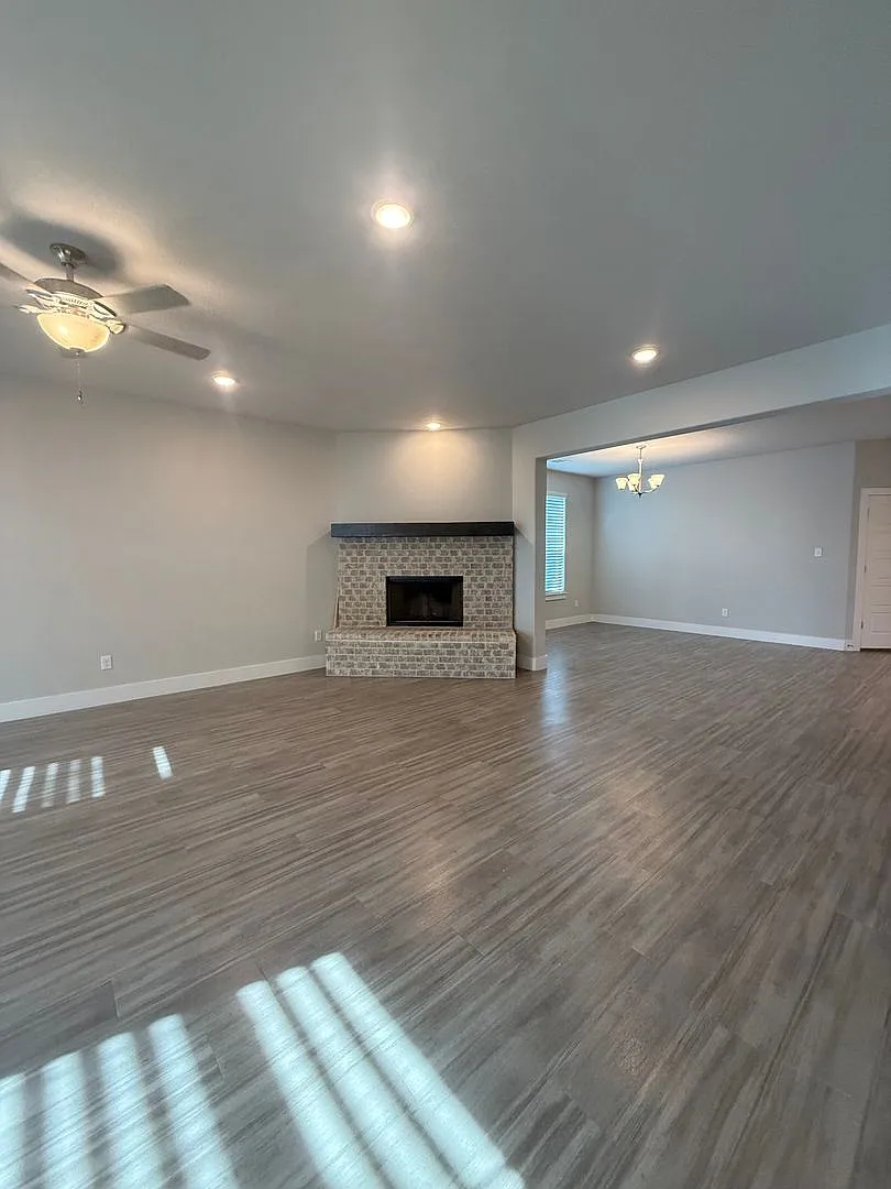 4/2.5/2 Coming Soon! Beautiful Godley Home — Photo 3