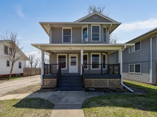 231 32nd St NE, Cedar Rapids, IA 52402