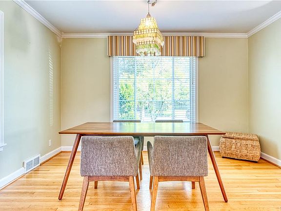 5th image of 35 Bedford Ave