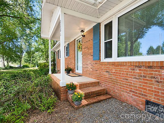 3rd image of 2281 Munsen Rd
