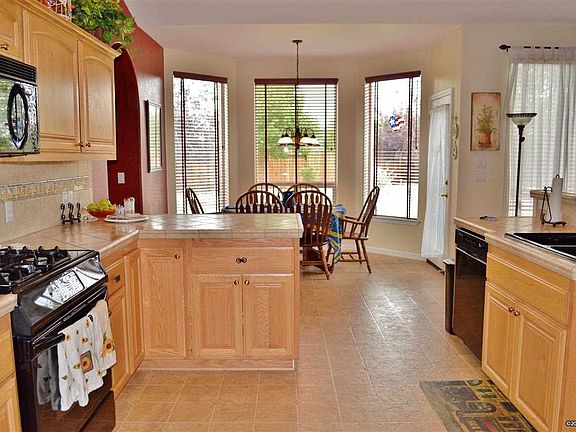 3rd image of 2831 La Cresta Ct