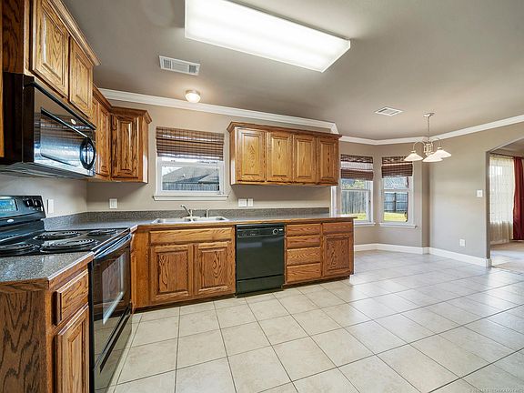 5th image of 2701 Trailwood Dr