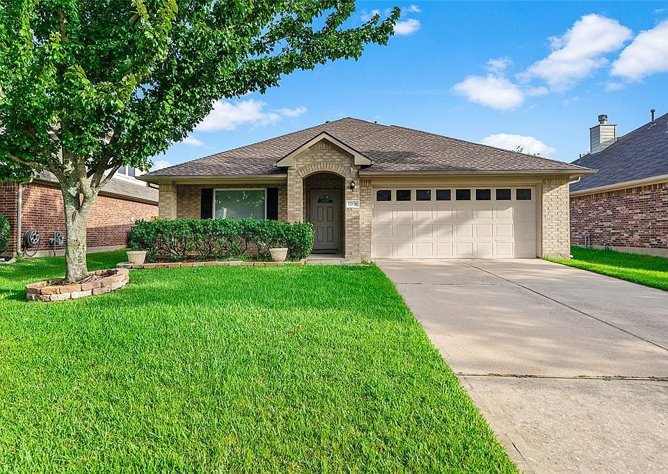 1st image of 12118 Piney Bend Dr