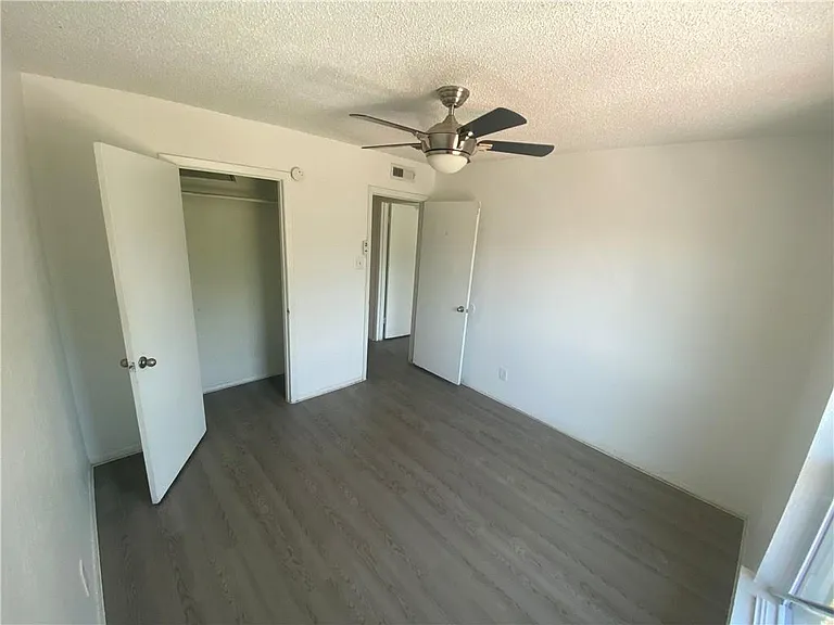 2401 Manor Rd #207 — Photo 12