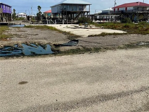 132 Touro Ln, Grand Isle, LA 70358