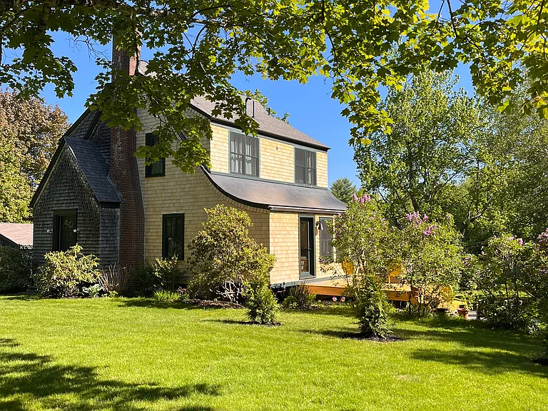 101 Robbins Rd — Photo 1
