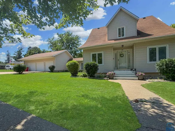 105 Cedar St, Lawton, IA 51030