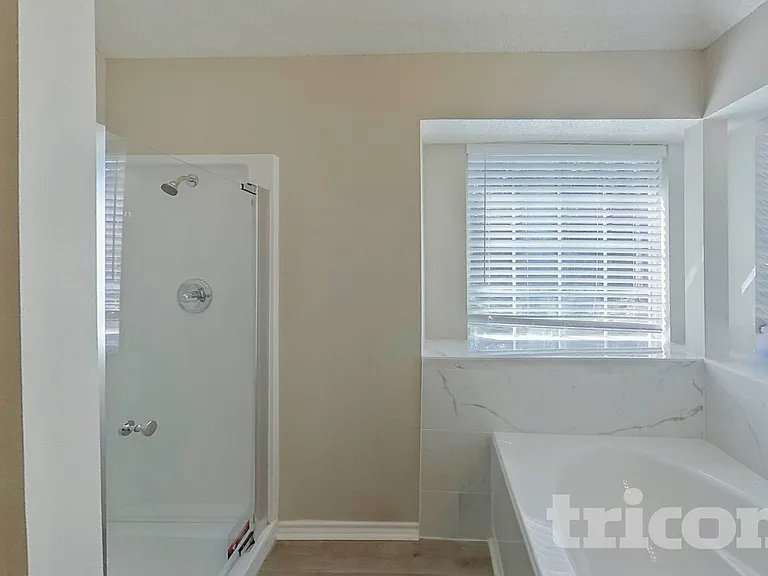 805 Clover Hill Ln — Photo 18