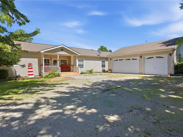 9 Oak Point, Neoga, IL 62447