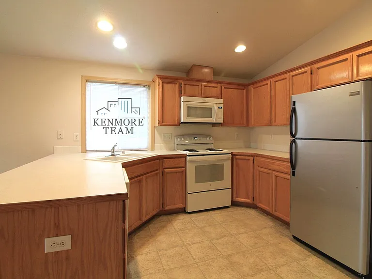 8819 Oliver Dr — Photo 2