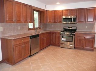 12 Jennifer Ct, Edison, NJ 08820