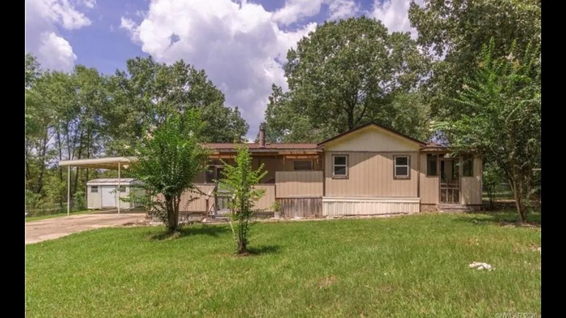 470 Richardson Rd — Photo 2