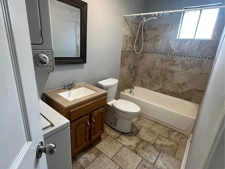 2523 Saint Ann St #C — Photo 11
