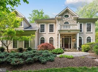 3222 Navy Dr, Herndon, VA 20171