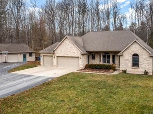 4589 N Arrowhead Dr, Midland, MI 48642