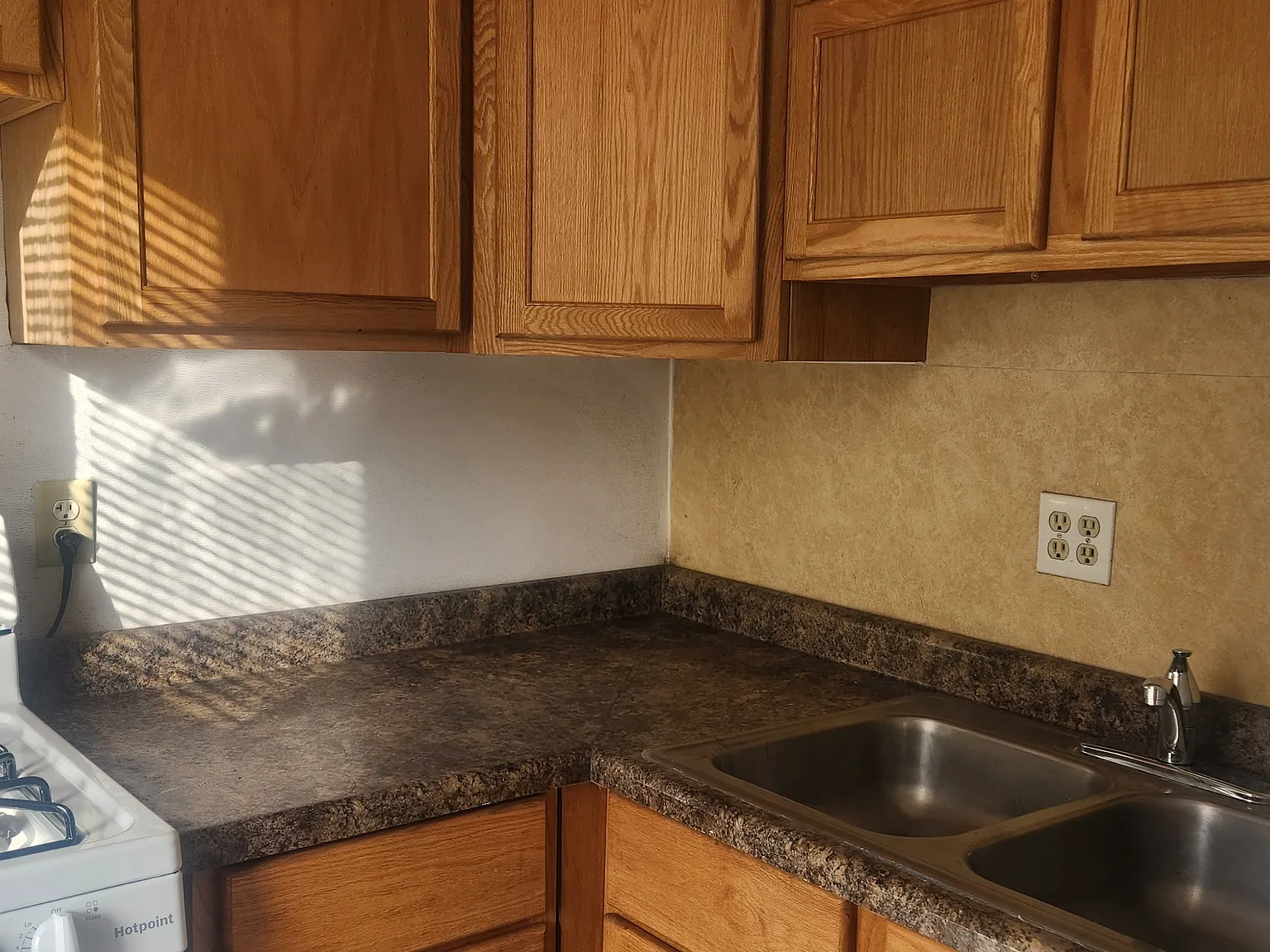 2 bed, 900 sqft, $950 — Photo 3