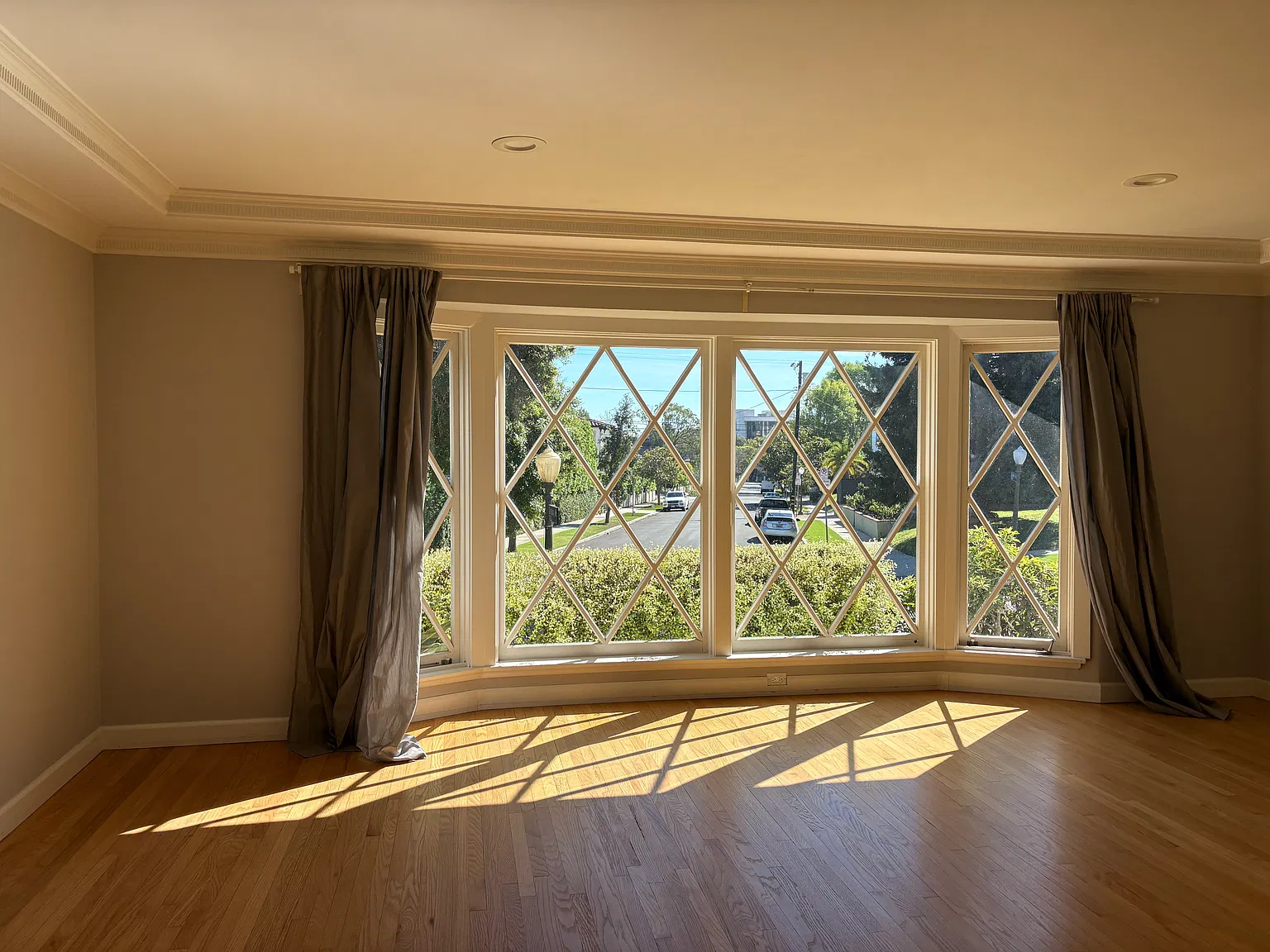 3 bed, 1765 sqft, $7,600 — Photo 2