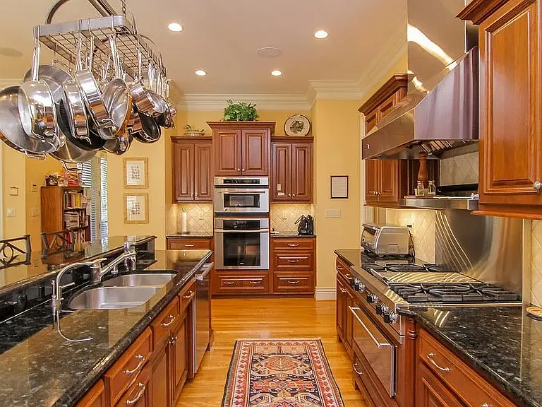 13204 Longwood Ln — Photo 46