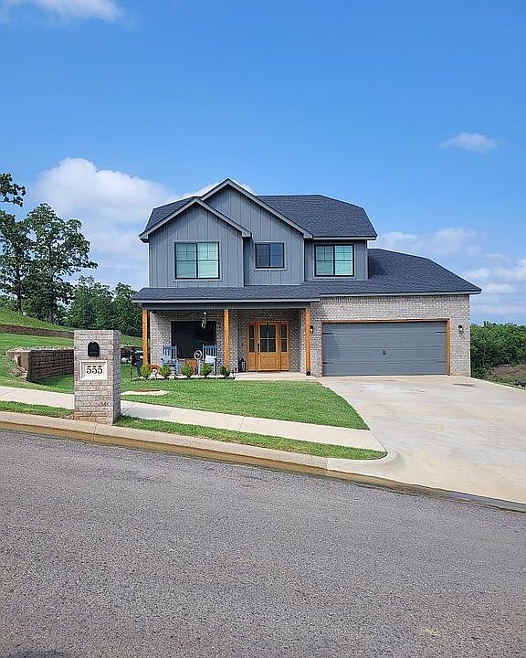 1st image of 555 Woodlands Dr