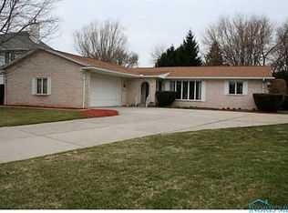 1272 Eastmeadow Dr, Oregon, OH 43616