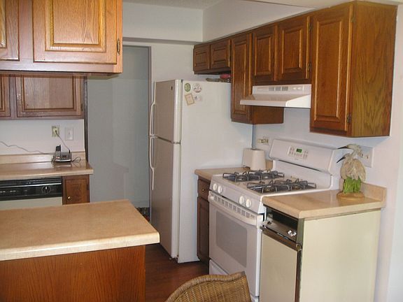 Kitchen all Appliances stay w/ unit