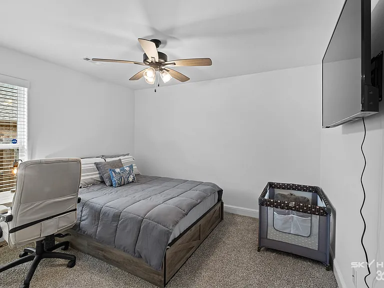 6102 Hoover St — Photo 14