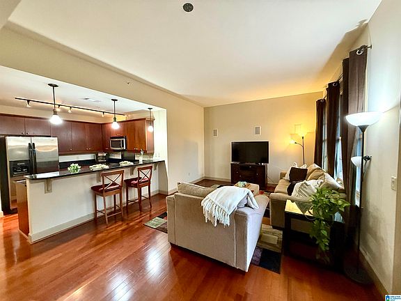 3rd image of 1040 Broadway Park Unit 323